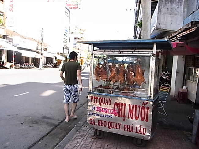 さんぽ<br />なかなか美味しそうな屋台
