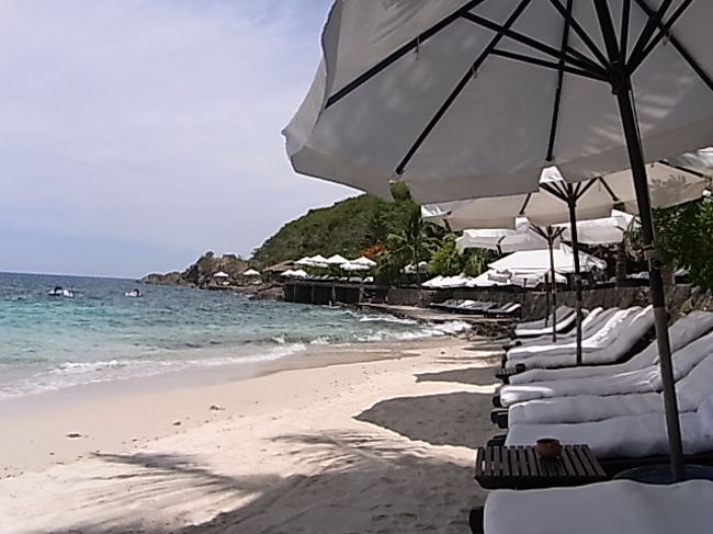 けっこう貸切状態なんだけど、スタッフはわりといるし<br />ボートもちょこちょこ来る<br /><br />さみしすぎず、混雑感もなく、かなり癒される場所だった。<br /><br />世の中にはこんな場所もあるんだなあ