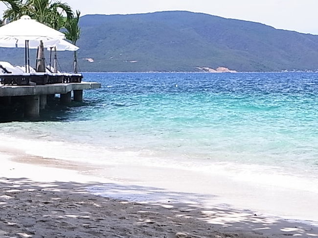 なにしろこの海のキレイさ！！<br /><br /><br />ニャチャンがこんなにキレイだなんて。<br />期待以上でほんとに幸せ〜