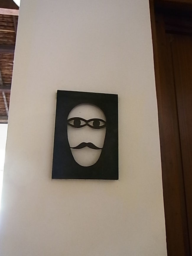 ロビーの男性トイレのマークがかわいい