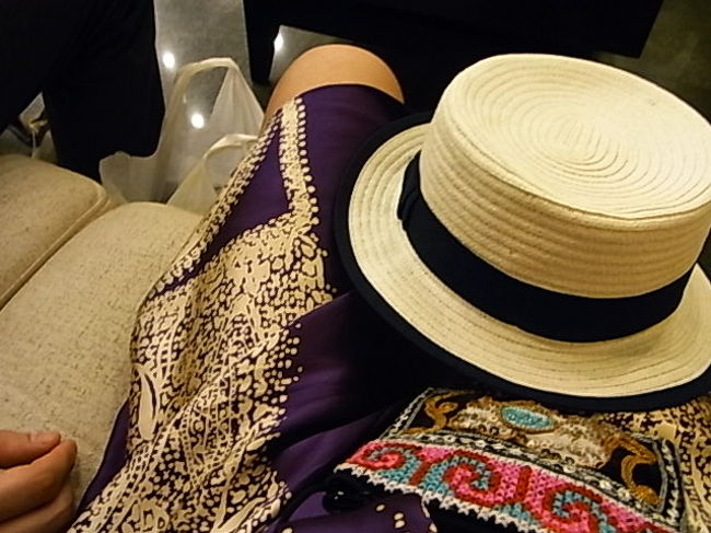 これから深夜便でかえります<br /><br />今回は予想外の暑さでしたが<br /><br />とにかく！ニャチャンの海のキレイさと昼寝のある日々が幸せすぎて。<br />いい旅になりました〜