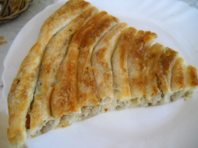 「Burek」・・ぐるぐるパイ。これは肉入り。他にもほうれん草やチーズ入りもあった。これはなかなか美味しかった。パイ生地がしっかりしてて噛み応えがある。