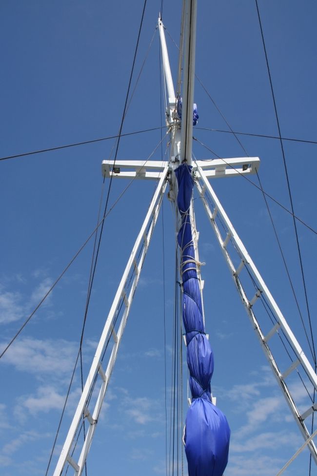 帆船ですが、ふだんは帆は張ってません。