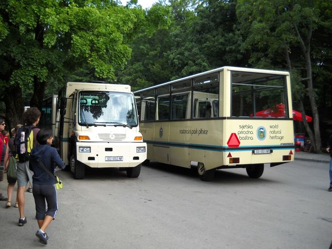 8時の開園にあわせてホテルを出る。<br />今日はバスに乗ってST4へ。昨日とは反対側を歩きます。