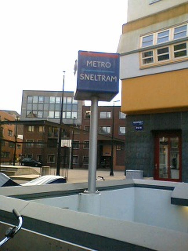 地下鉄の看板。