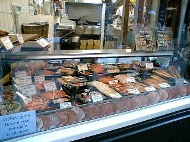 スーパーの中はこんな感じ。