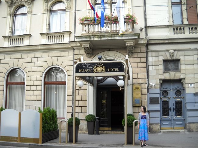 「Palace Hotel Zagreb」・・booking.comで予約。１泊・朝食付き・102ユーロ。<br />トラムの停留所は目の前。街を散策するのにもとても便利な場所だった。