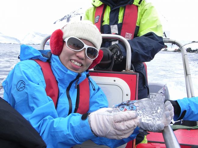 偶然掬い上げた、クリスタルアイス。本当に透明！
