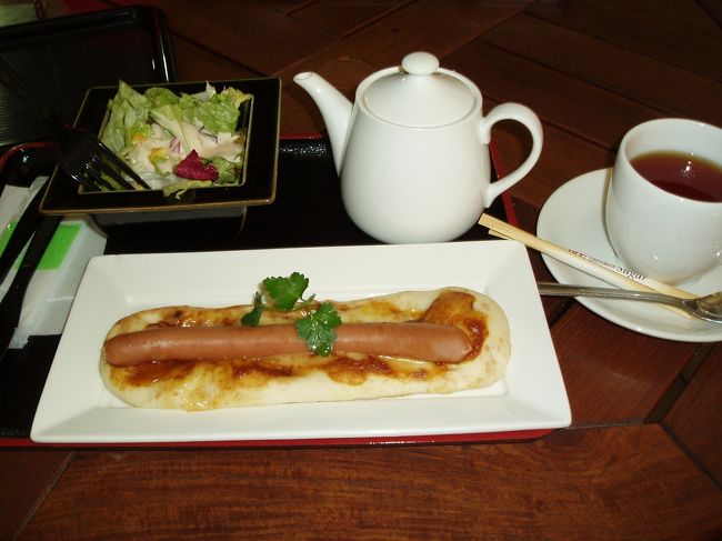 まずは関空で腹ごしらえ☆<br />朝食です。ナンドックセットやったかな．．