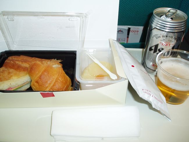 機内食☆<br />もちろんビールは飲めるだけ飲まんとね(笑)