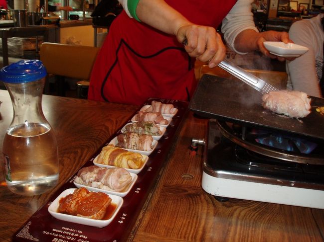 おばさんがせっせと焼いてくれるが<br />そんな食べれんし．．