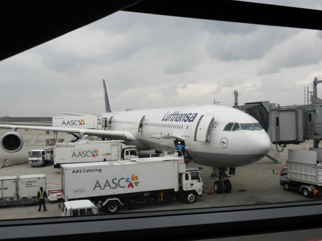 初ルフトハンザドイツ。<br />天候で１時間半遅れ．．<br />いってきま〜す☆