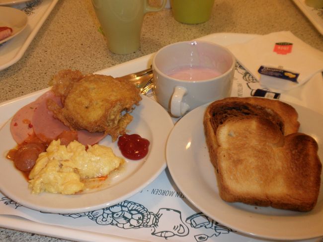 ホテルのバイキングで朝ごはん☆<br />まぁそれなりにホテルのレベル相応かと．．