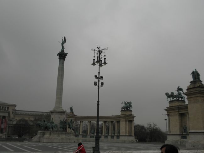 半日しかないブダペスト観光☆<br />まずは英雄広場☆