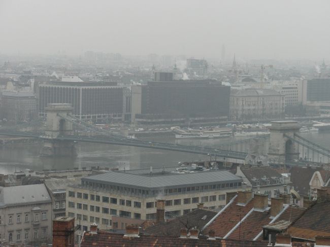 漁夫の砦からのくさり橋☆<br />くさり橋の向こうはエリザベート橋