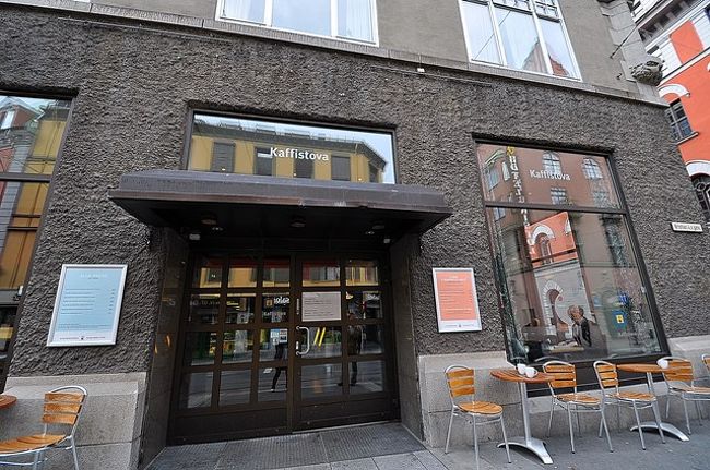 ●カフィストーヴァ<br /><br />この外観、超わかりずらくないか・・・<br /><br />目の前に居るのに店がわからなくて地図とにらめっこ！<br /><br />なんだここかぁ♪<br />よかったよかった