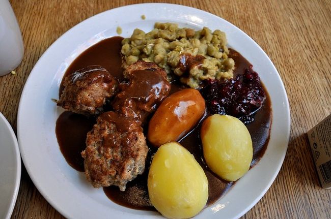 ノルウェー風ミートボール<br /><br />朝ごはん食べる暇なかったので遅いブランチ<br /><br />おいしいよ♪<br />量も多いねーがっつりいただきました。