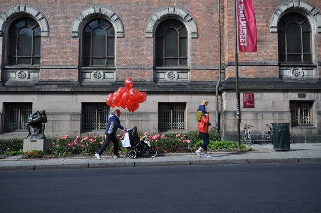 美術館外観<br /><br />風船いっぱい♪