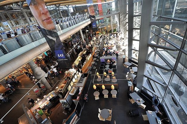 オスロ空港内<br /><br />いろいろあってぐるぐると<br /><br />この空港内、完璧に把握してしまいました。