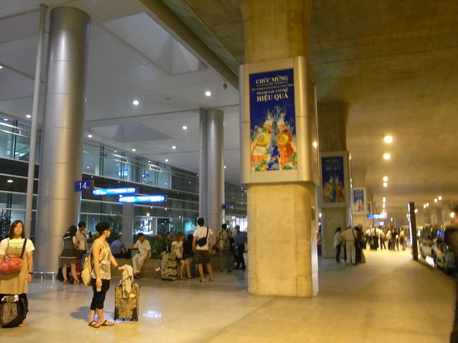 迎えの車を待ちながらも、じわじわとベトナムの風に身を浸します。