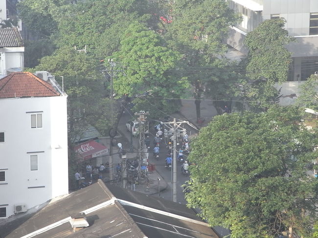 バイクの群はもう元気に動いてます。<br />これが、途切れることなく深夜まで続くんだよね〜。