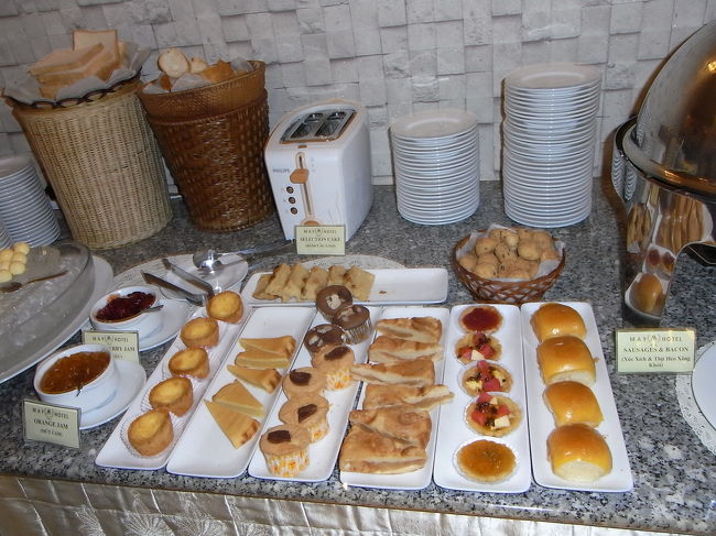 フルーツ、ケーキ等充分な種類です。<br />美味しかった。