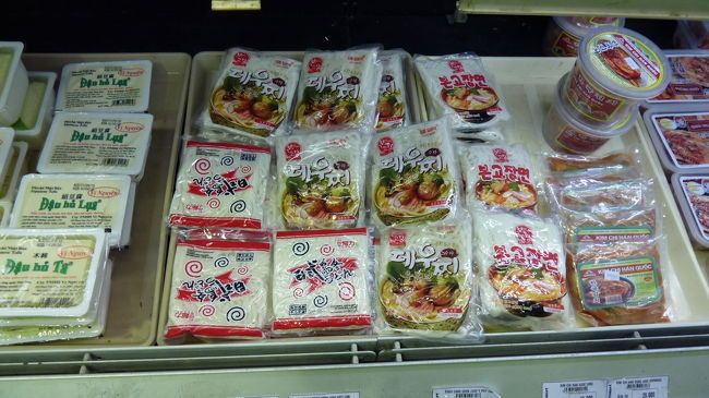 暑くなったので、パークソンデパートで涼みましょう。<br />スーパーの入り口では、バッグをロッカーに預ける様に言われます。<br /><br />