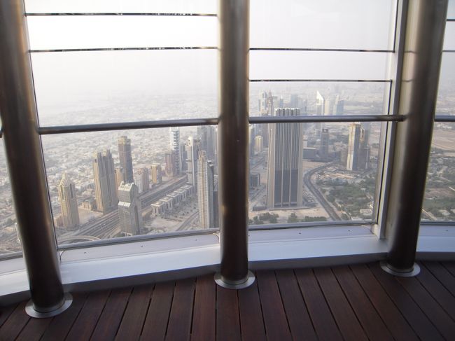 デッキにも出られます。<br />みなさんここでパシャパシャ写真撮影。