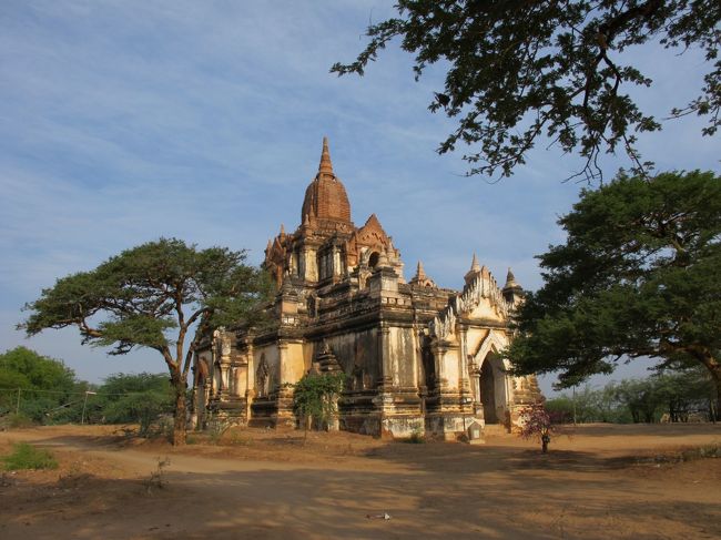 翌日、また自転車を借りて周りましたが、この時期は暑すぎてオフシーズンの意味がわかりました。<br /><br />何本もペットボトルの水を飲みました。