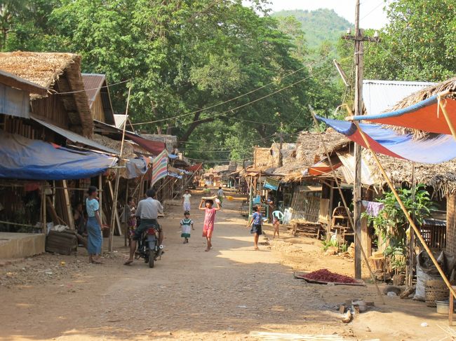 チャイティーヨーはこの村から向かいます。