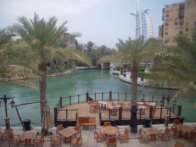 マディナジュメイラの宿泊者は、このクリークをアブラにのって移動するようです。<br />乗ってみたい！<br />次来た時はこのホテルも！<br />って、宿泊しなきゃいけないホテルがありすぎるよ、自分。