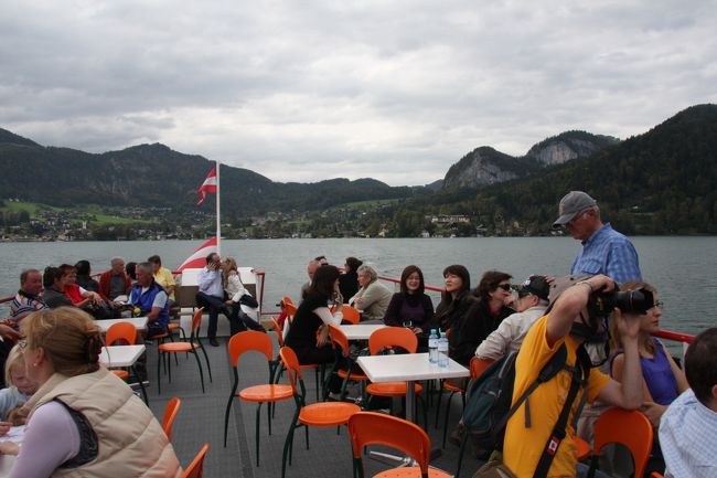 ザンクト･ギルゲンからザンクト・ウォルフガングへ渡る船上の人々　その2<br />　　<br />Passengers on board from St.Gilgen to St.Wolfgang