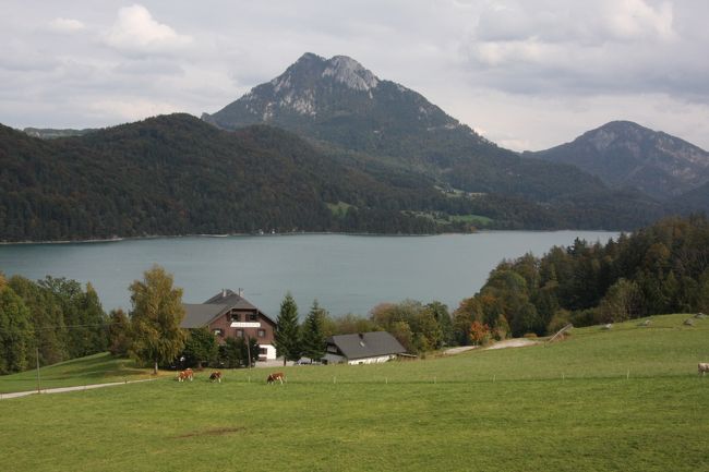 最初に訪れたフシュル湖　排水の処理基準が厳しくて住民が増えないとか　14：30<br />Around　 Fuschlsee too severe exhaust water standard prevents <br />increase of population.<br /><br /><br /><br /><br />