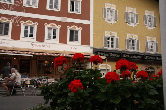 モントゼーの街中には道路の中央にゼラニウムが飾られている。