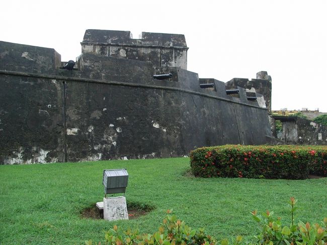 サンティアゴ要塞は1635年建造。