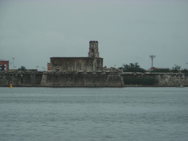 サンファン・デ・ウルア要塞。1582年に島に築かれた要塞で、ベラクルスの港から見える。<br />
