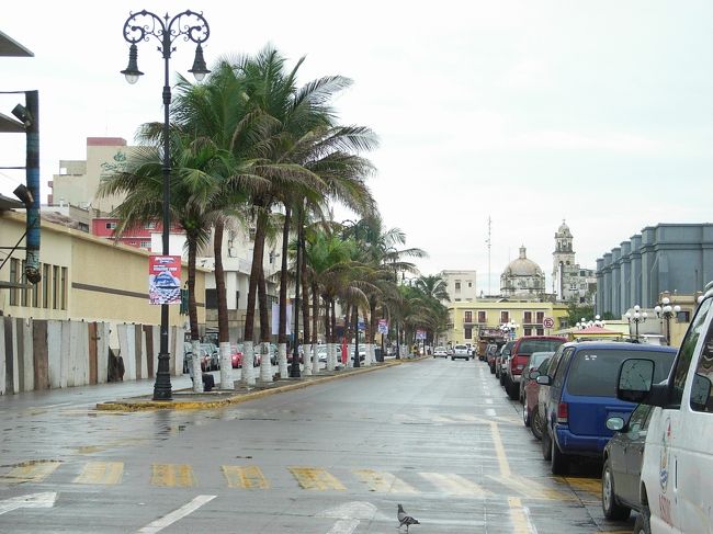 港に面した通り