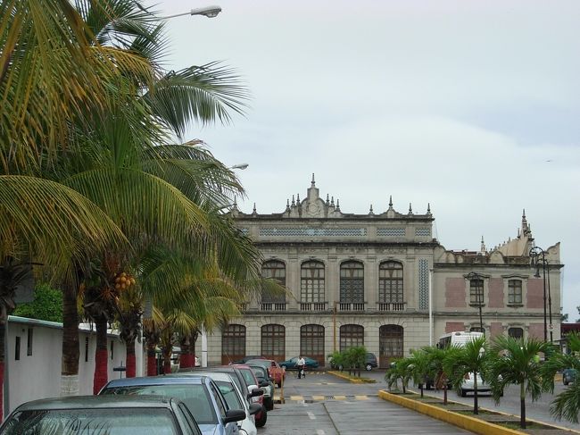 駅と言っても、現在は廃線になったか、もしくは、物資の輸送だけに使われているのか,電車や汽車を見なかったし、乗降客などもちろん見なかった。