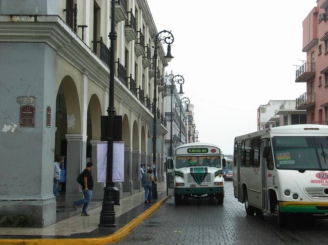 中心部付近のバス乗り場。<br />