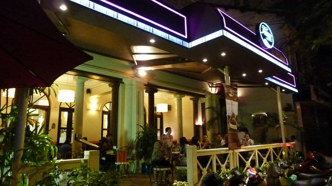 途中で降ろしてもらい、アイスクリームの「FANY」へ。<br />ランチが遅くて全然お腹空かないから、デザートにしようっか、って事で。<br />こんな自由もあるんだ〜。