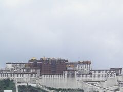 ポタラ宮です。やはり別格の存在感です。