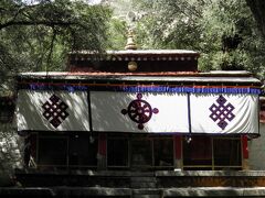 日本からの修行僧の方も滞在されたことのあるサラ寺です。ポタラ宮の裏手に位置します。