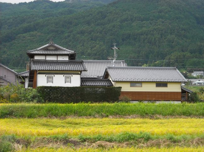 <br />駒ヶ根郊外のほとんどの家には、蔵がありました。