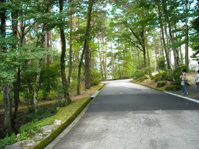 <br />つづいて、養命酒駒ヶ根工場を訪れる。<br /><br />静かな別荘地のようなところに、工場がありました。