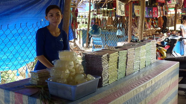 手前はココナツ入り石鹸。