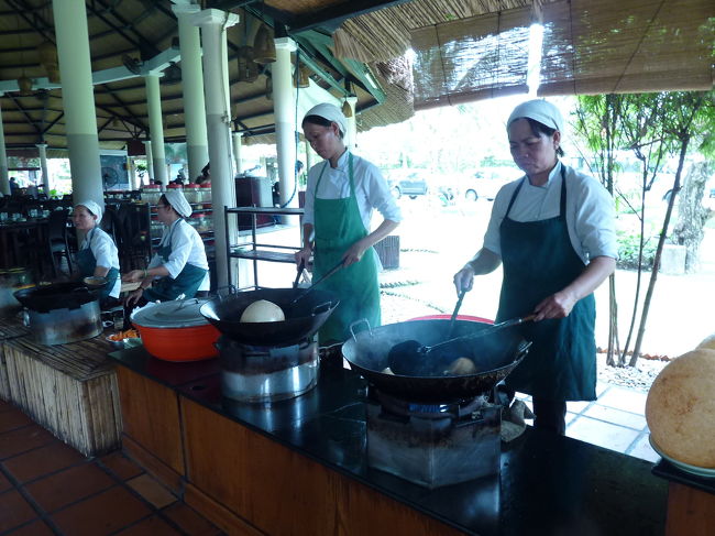 お餅風船はこうやって形作っていました。<br />難しそう〜。<br /><br />ランチが済んだら、また一路ホーチミン市内へ戻ります。<br />