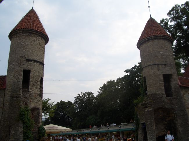 旧市街の入り口の一つ。Viru通り。