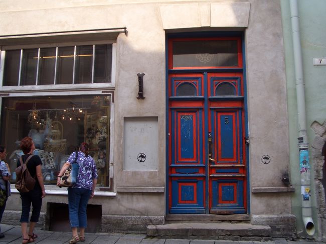 カラフルなドア。