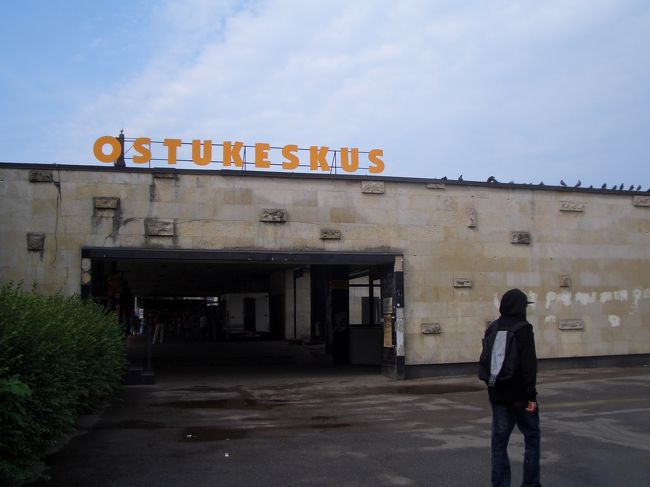 Balti jaam(ﾀﾘﾝのｾﾝﾄﾗﾙｽﾃｰｼｮﾝ)<br />ここから郊外や地方に伸びる電車やトラム、バスが出てます。日本でいう東京駅みたいな所だけど、全く雰囲気が違います。