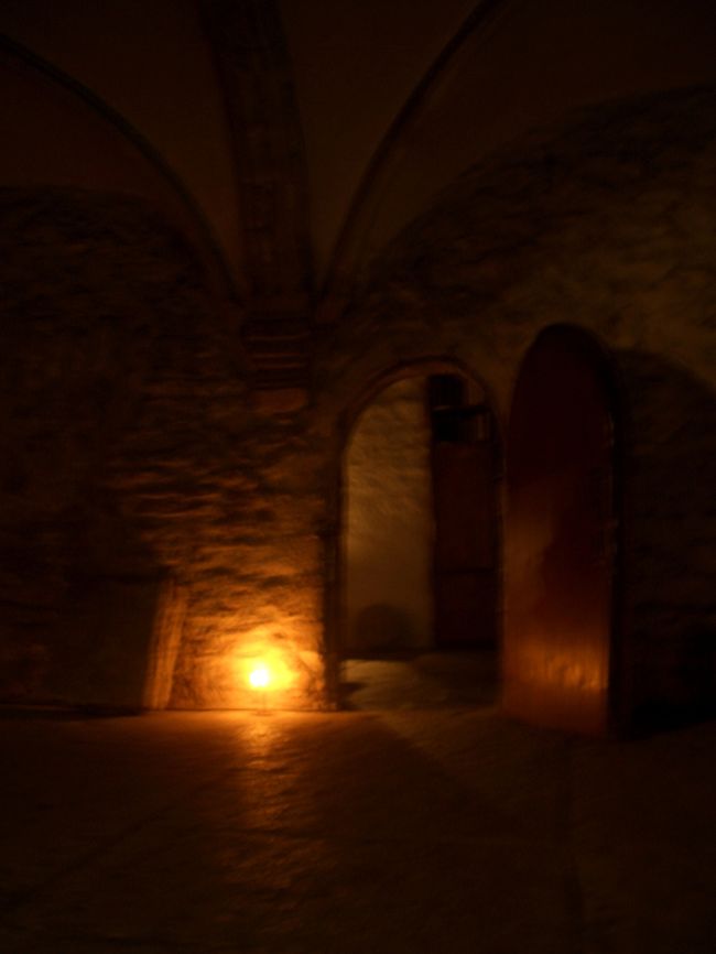 Dominican Monastery Claustrum<br />暗い上に修道士さんが歌う賛美歌が流れてて最初は怖かったけど、だんだん心が落ち着きました。